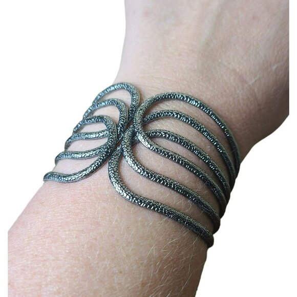 Antiqued Silver/Pewter-Tone Hammered Metal Wire Cuff Bracelet Fashion OSFM - Picture 1 of 9